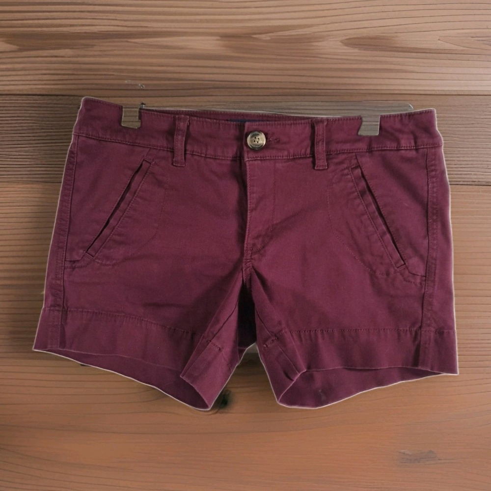 Vintage Y2K American Eagle Women's 6 Low Rise Burgundy Chino Shorts